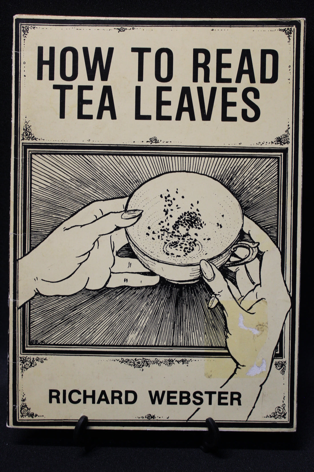How to Read Tea Leaves [Second Hand] – Bookmart.co.nz